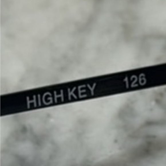 QUAY Australia High Key Aviator Sunglasses. - Picture 5 of 5